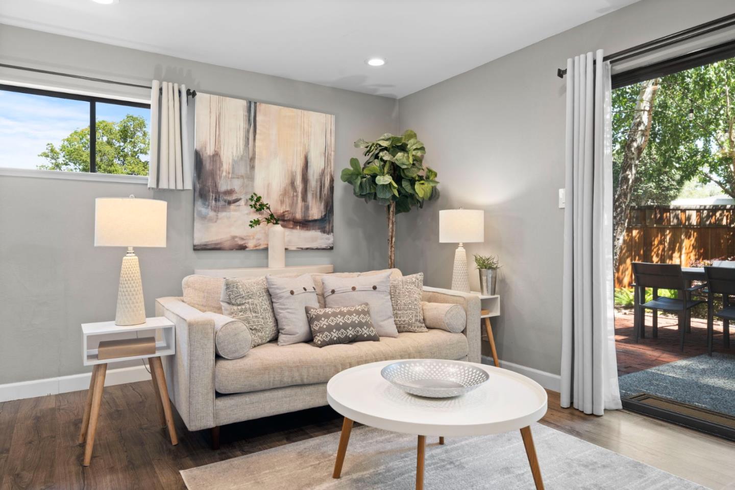Detail Gallery Image 5 of 66 For 2518 W Middlefield Rd, Mountain View,  CA 94043 - 2 Beds | 1/1 Baths