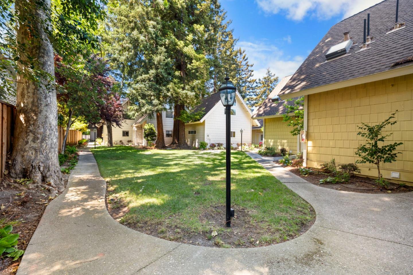 Detail Gallery Image 51 of 66 For 2518 W Middlefield Rd, Mountain View,  CA 94043 - 2 Beds | 1/1 Baths