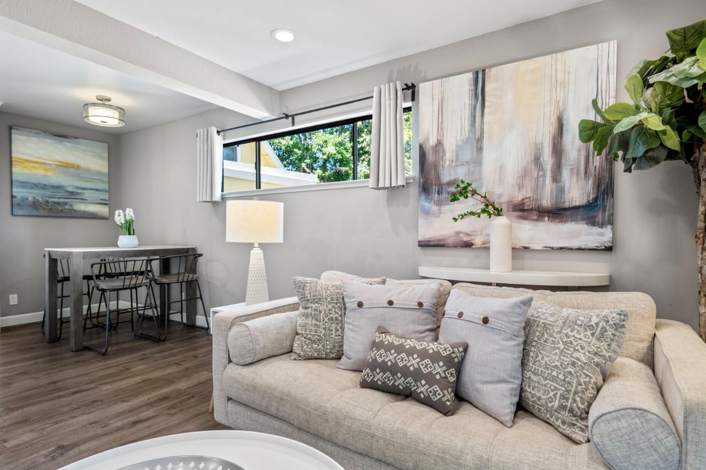 Detail Gallery Image 9 of 66 For 2518 W Middlefield Rd, Mountain View,  CA 94043 - 2 Beds | 1/1 Baths