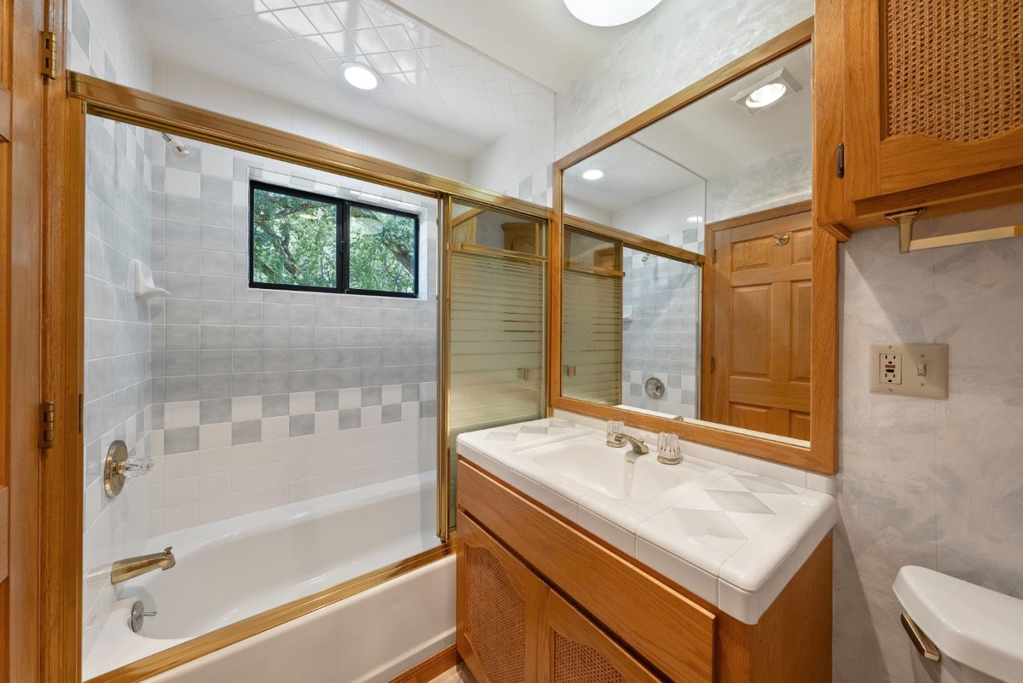 Detail Gallery Image 37 of 73 For 21006 Bear Creek Rd, Los Gatos,  CA 95033 - 5 Beds | 4/1 Baths
