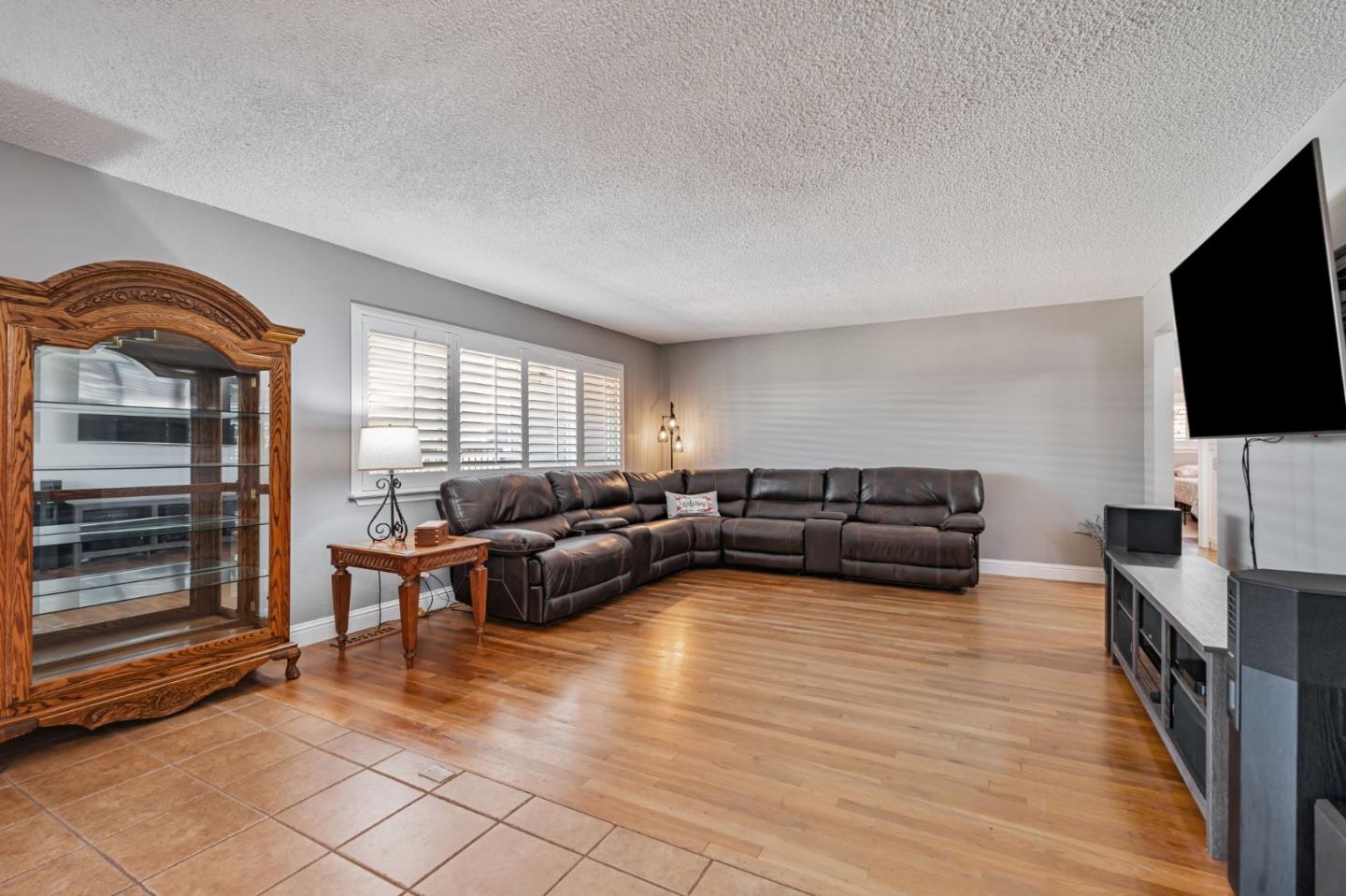 Detail Gallery Image 10 of 27 For 2701 Warwick Ln, Modesto,  CA 95350 - 3 Beds | 2 Baths