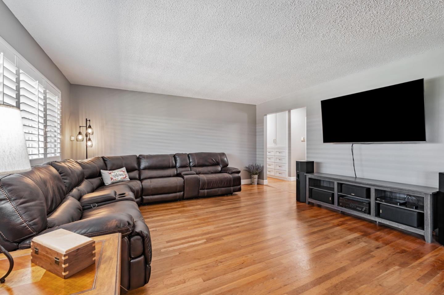 Detail Gallery Image 11 of 27 For 2701 Warwick Ln, Modesto,  CA 95350 - 3 Beds | 2 Baths