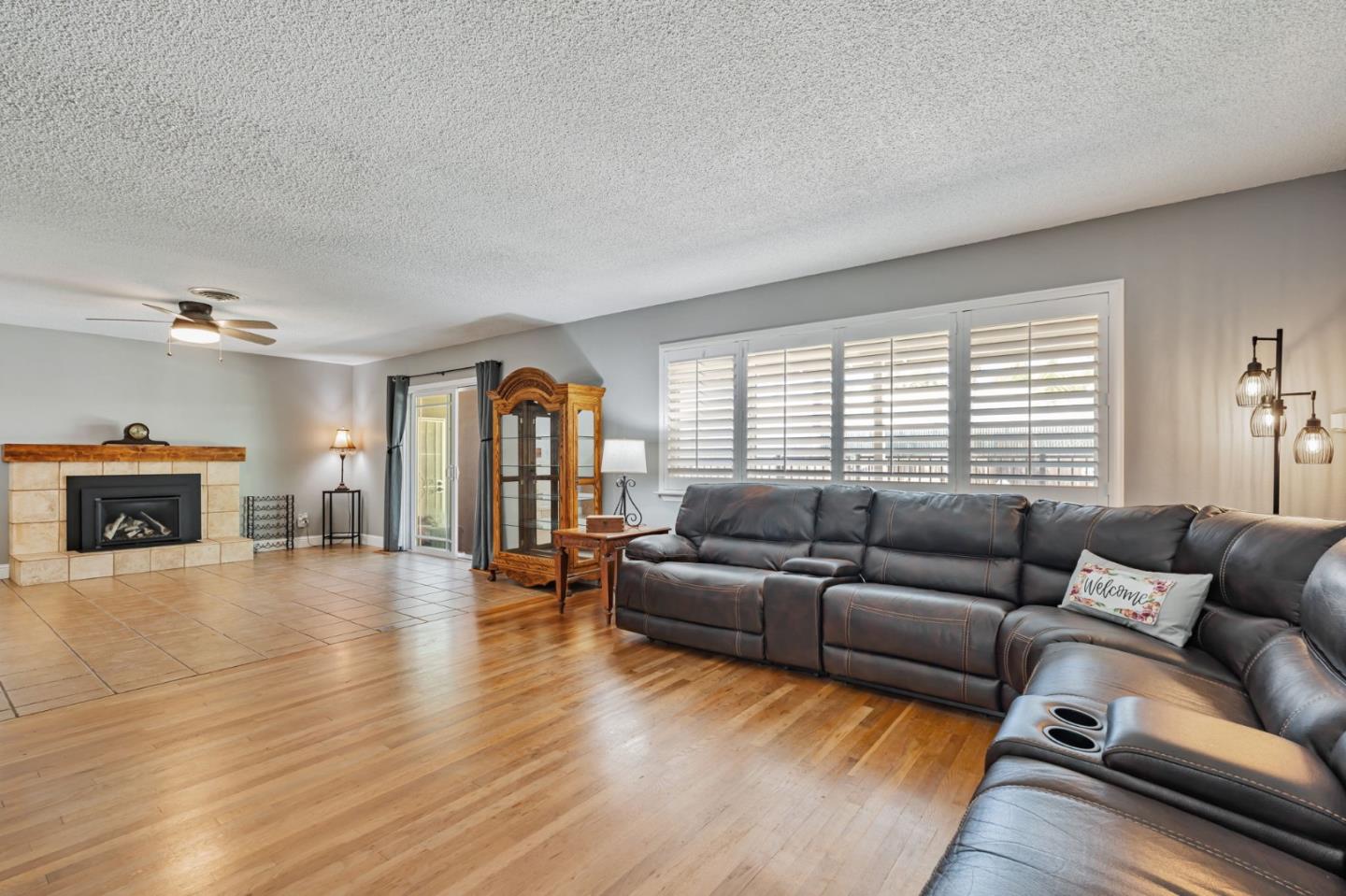Detail Gallery Image 12 of 27 For 2701 Warwick Ln, Modesto,  CA 95350 - 3 Beds | 2 Baths