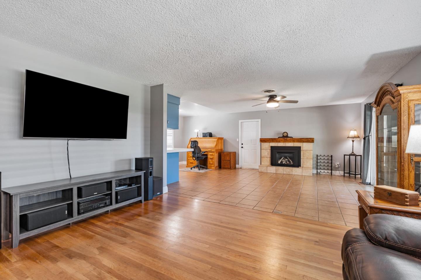 Detail Gallery Image 13 of 27 For 2701 Warwick Ln, Modesto,  CA 95350 - 3 Beds | 2 Baths