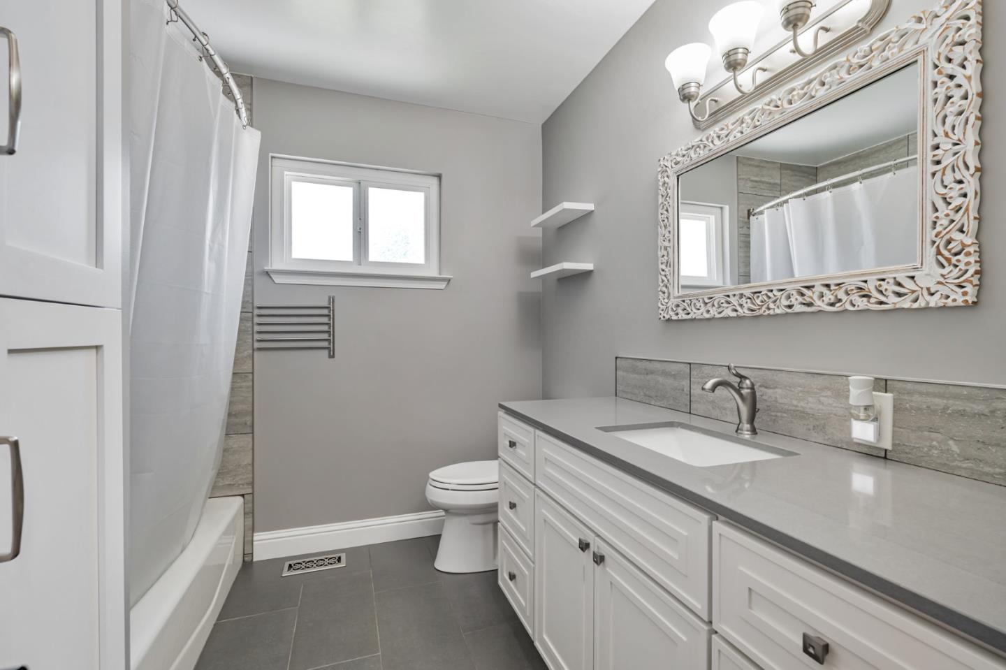 Detail Gallery Image 18 of 27 For 2701 Warwick Ln, Modesto,  CA 95350 - 3 Beds | 2 Baths