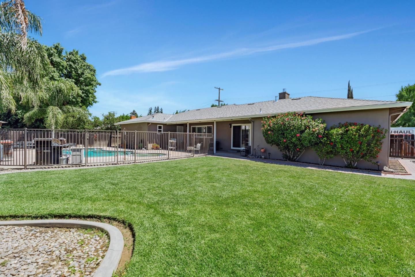 Detail Gallery Image 19 of 27 For 2701 Warwick Ln, Modesto,  CA 95350 - 3 Beds | 2 Baths