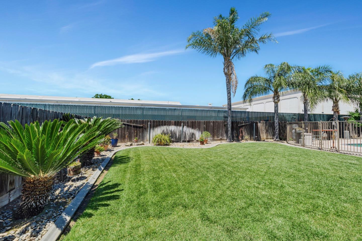 Detail Gallery Image 21 of 27 For 2701 Warwick Ln, Modesto,  CA 95350 - 3 Beds | 2 Baths