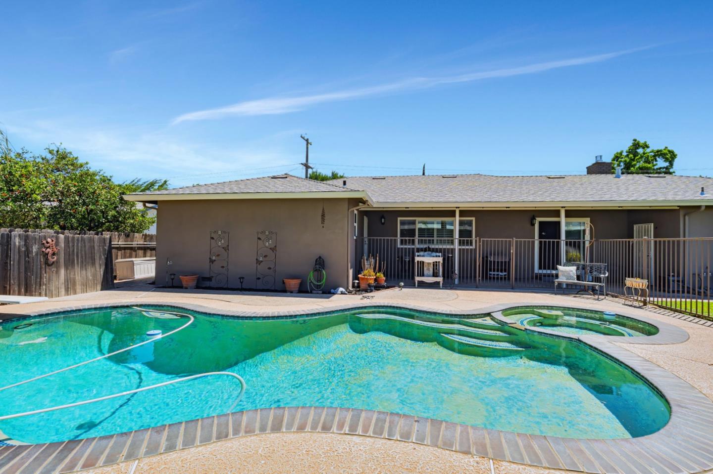 Detail Gallery Image 23 of 27 For 2701 Warwick Ln, Modesto,  CA 95350 - 3 Beds | 2 Baths