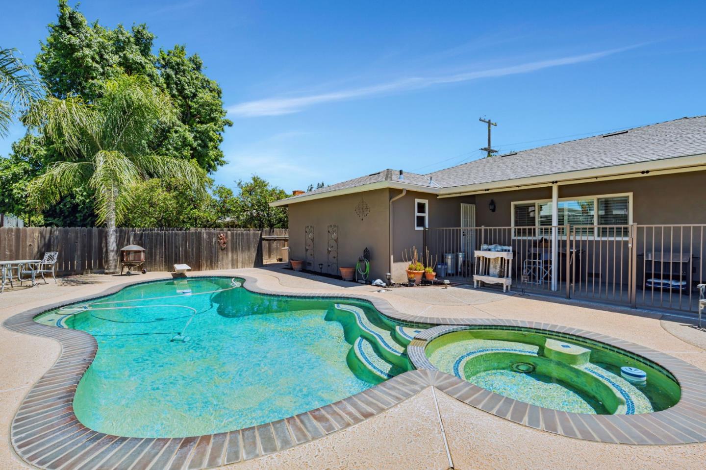 Detail Gallery Image 24 of 27 For 2701 Warwick Ln, Modesto,  CA 95350 - 3 Beds | 2 Baths