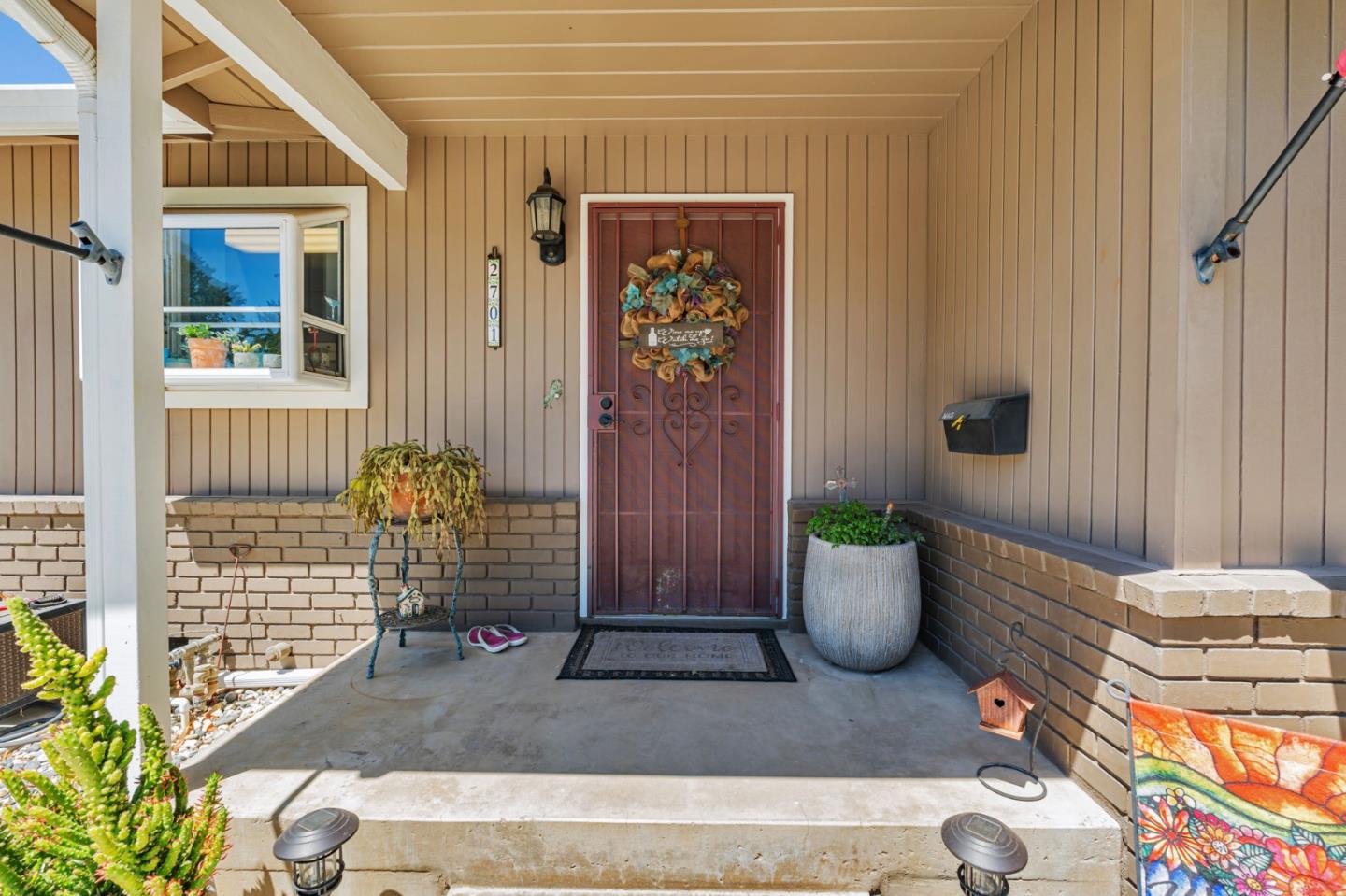 Detail Gallery Image 3 of 27 For 2701 Warwick Ln, Modesto,  CA 95350 - 3 Beds | 2 Baths