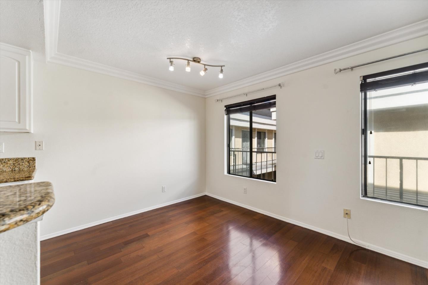 Detail Gallery Image 14 of 26 For 3425 E 15th St 18d,  Long Beach,  CA 90804 - 2 Beds | 2 Baths