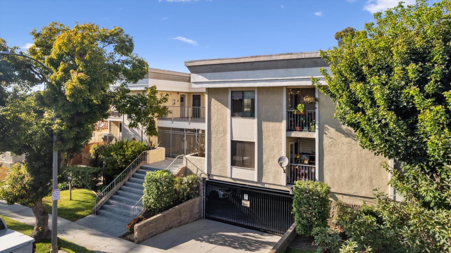 Detail Gallery Image 3 of 26 For 3425 E 15th St 18d,  Long Beach,  CA 90804 - 2 Beds | 2 Baths