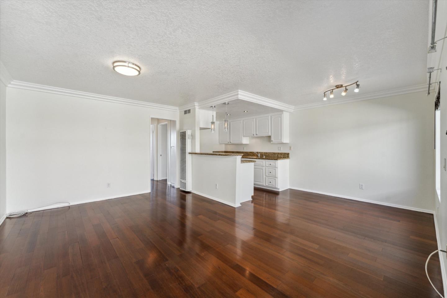 Detail Gallery Image 6 of 26 For 3425 E 15th St 18d,  Long Beach,  CA 90804 - 2 Beds | 2 Baths