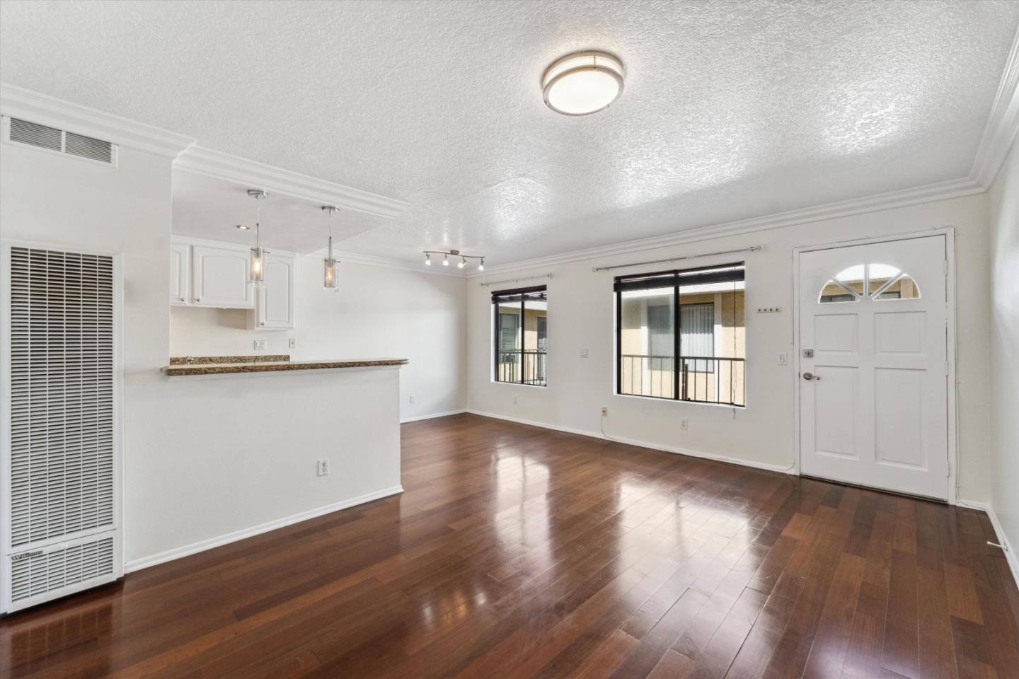 Detail Gallery Image 8 of 26 For 3425 E 15th St 18d,  Long Beach,  CA 90804 - 2 Beds | 2 Baths