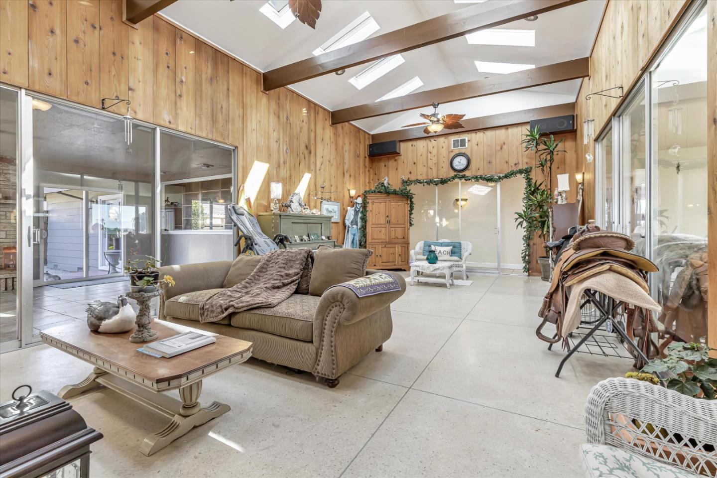 Detail Gallery Image 10 of 58 For 268 Giberson Rd, Moss Landing,  CA 95039 - 5 Beds | 4 Baths