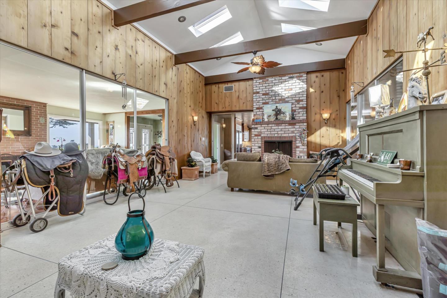 Detail Gallery Image 11 of 58 For 268 Giberson Rd, Moss Landing,  CA 95039 - 5 Beds | 4 Baths