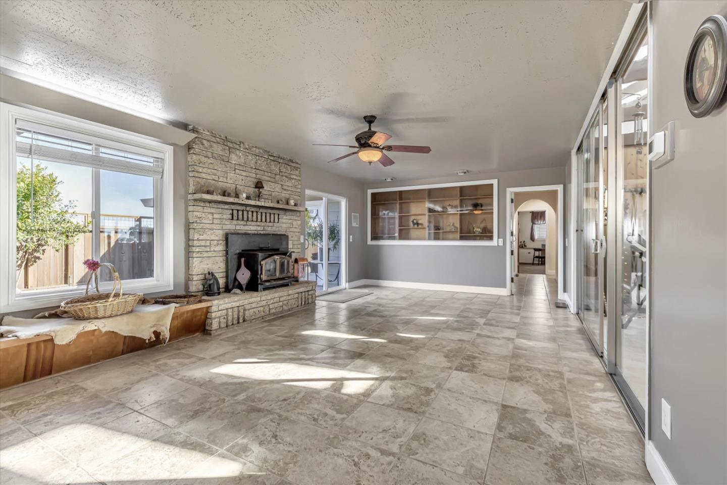 Detail Gallery Image 12 of 58 For 268 Giberson Rd, Moss Landing,  CA 95039 - 5 Beds | 4 Baths
