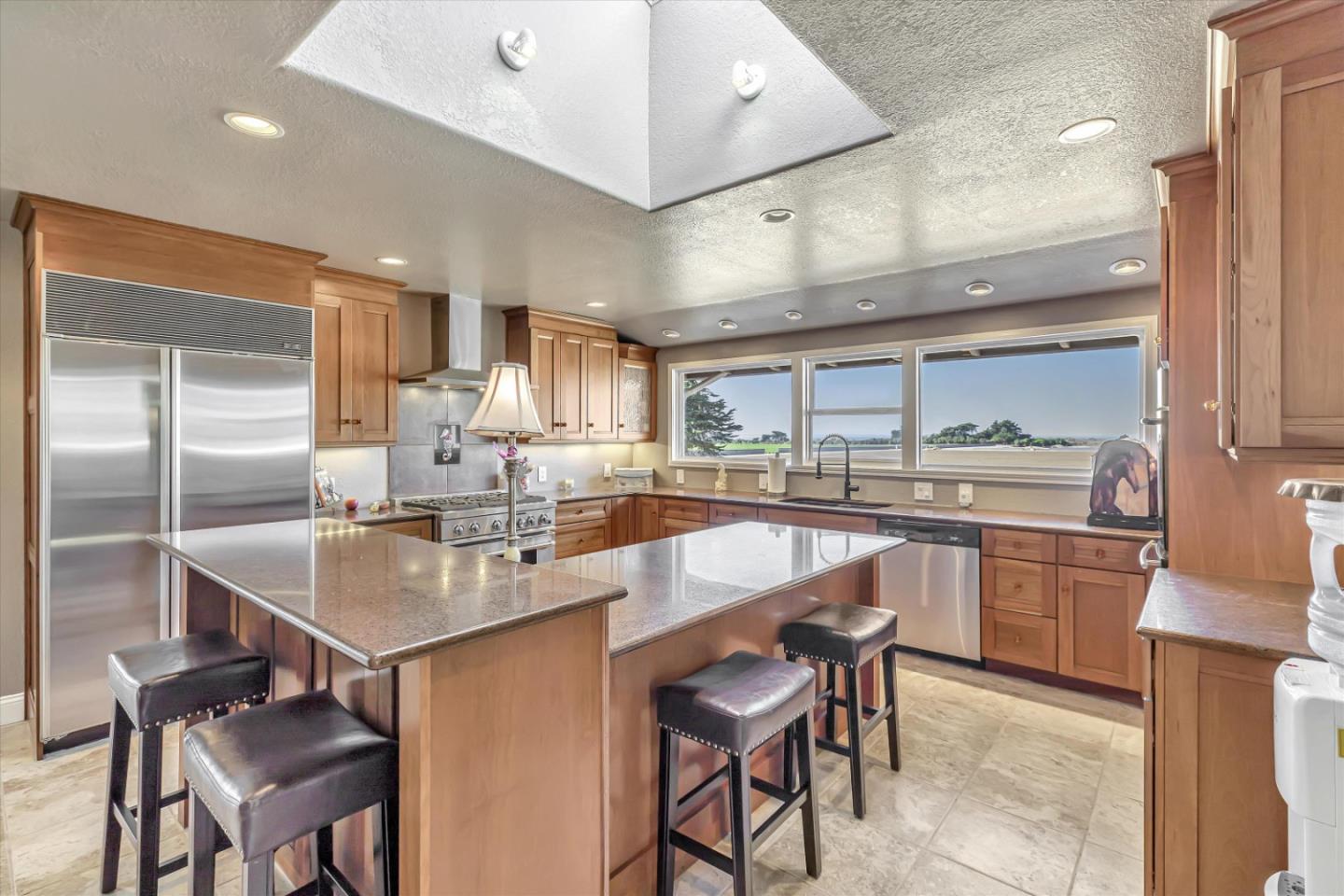 Detail Gallery Image 15 of 58 For 268 Giberson Rd, Moss Landing,  CA 95039 - 5 Beds | 4 Baths