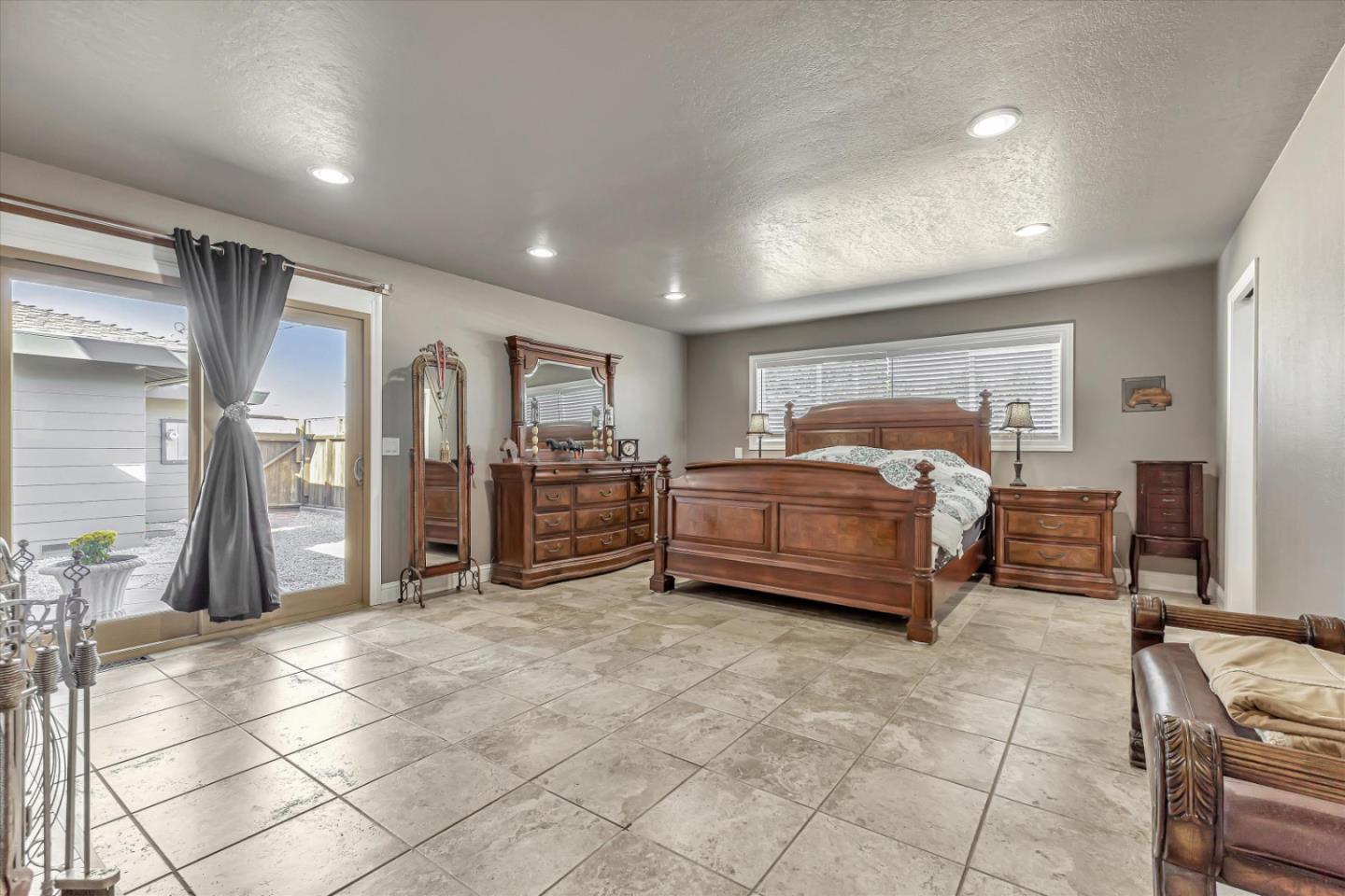 Detail Gallery Image 25 of 58 For 268 Giberson Rd, Moss Landing,  CA 95039 - 5 Beds | 4 Baths
