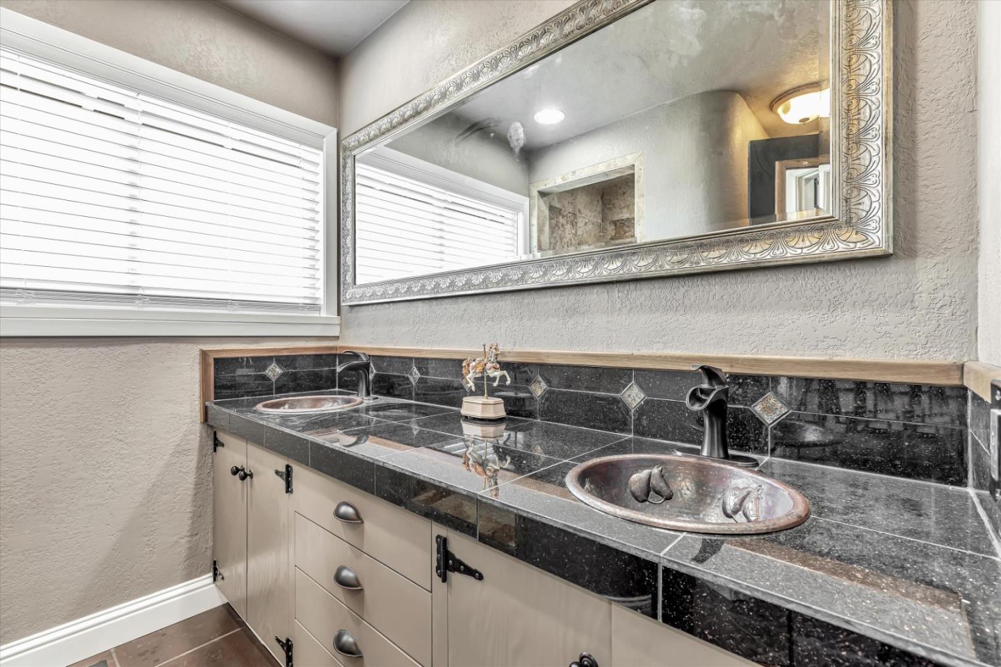 Detail Gallery Image 38 of 58 For 268 Giberson Rd, Moss Landing,  CA 95039 - 5 Beds | 4 Baths
