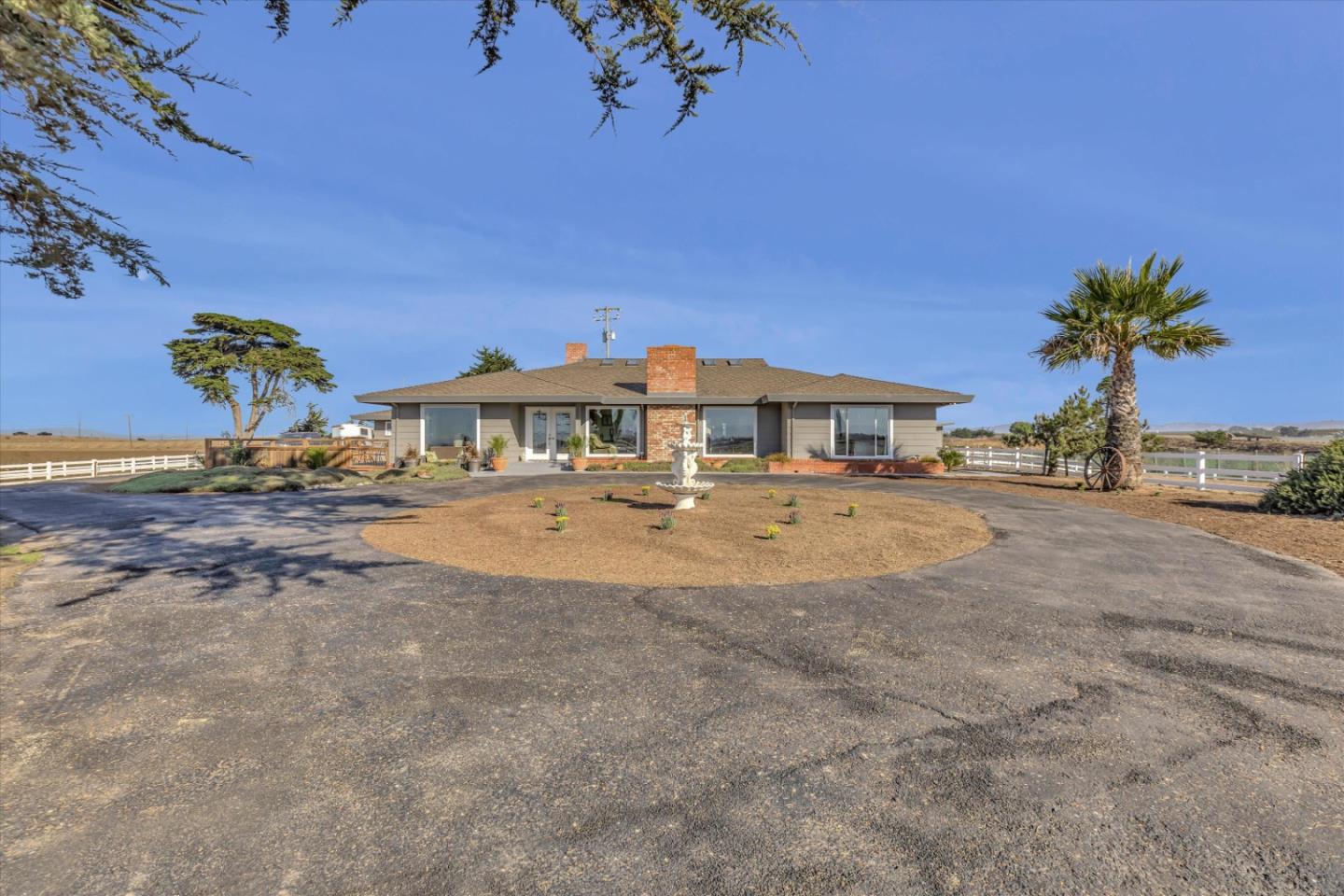 Detail Gallery Image 4 of 58 For 268 Giberson Rd, Moss Landing,  CA 95039 - 5 Beds | 4 Baths