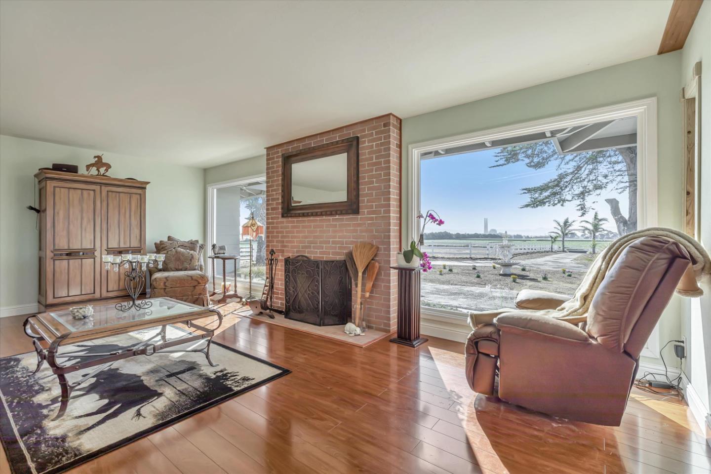 Detail Gallery Image 8 of 58 For 268 Giberson Rd, Moss Landing,  CA 95039 - 5 Beds | 4 Baths