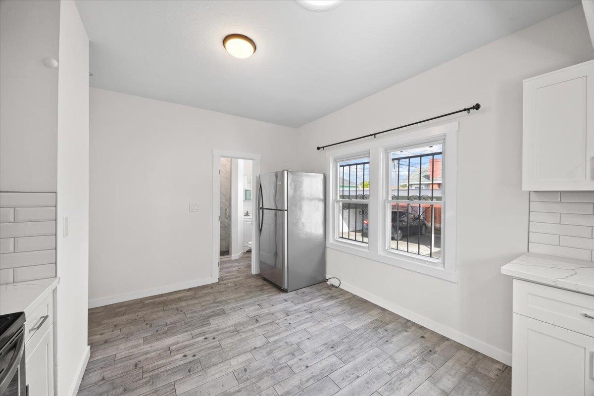 Detail Gallery Image 11 of 31 For 8850 Dowling St, Oakland,  CA 94605 - 2 Beds | 2 Baths