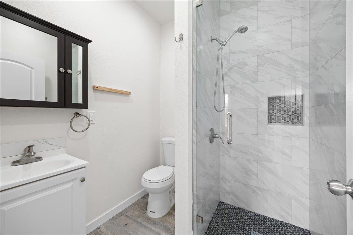Detail Gallery Image 15 of 31 For 8850 Dowling St, Oakland,  CA 94605 - 2 Beds | 2 Baths
