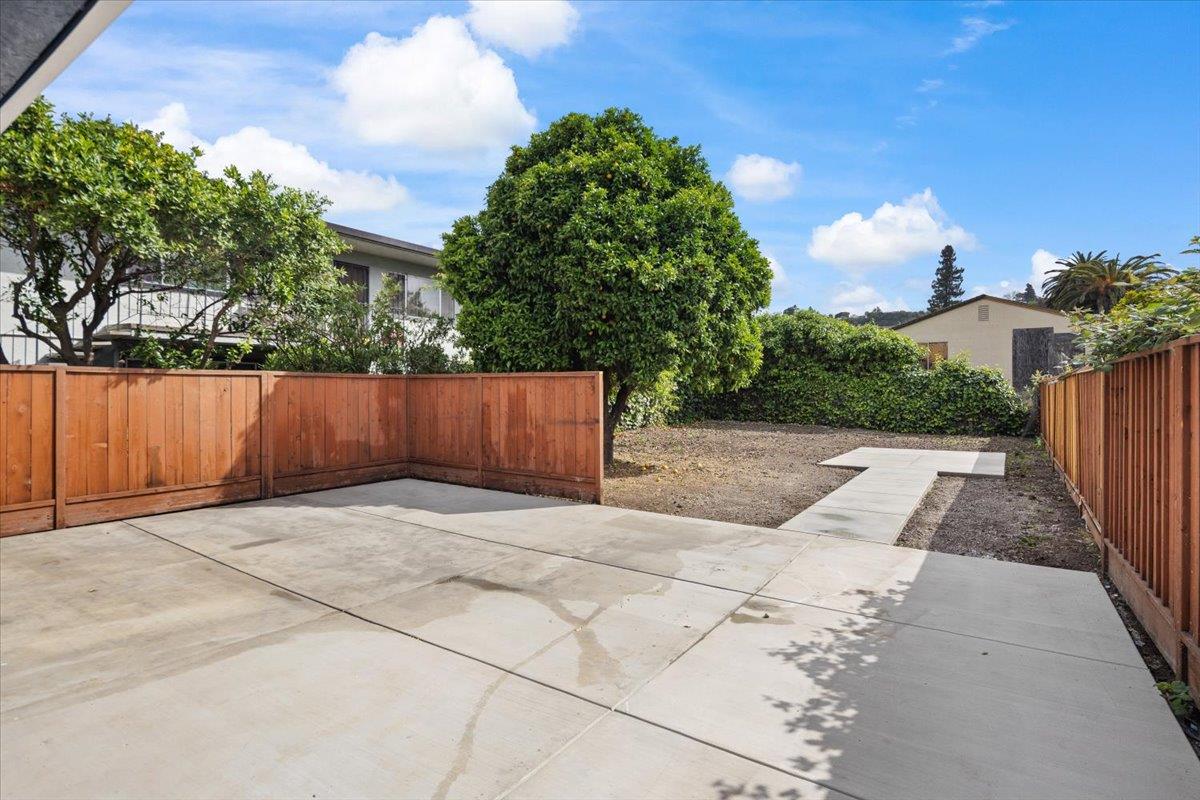Detail Gallery Image 19 of 31 For 8850 Dowling St, Oakland,  CA 94605 - 2 Beds | 2 Baths