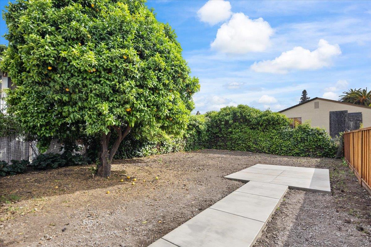 Detail Gallery Image 20 of 31 For 8850 Dowling St, Oakland,  CA 94605 - 2 Beds | 2 Baths