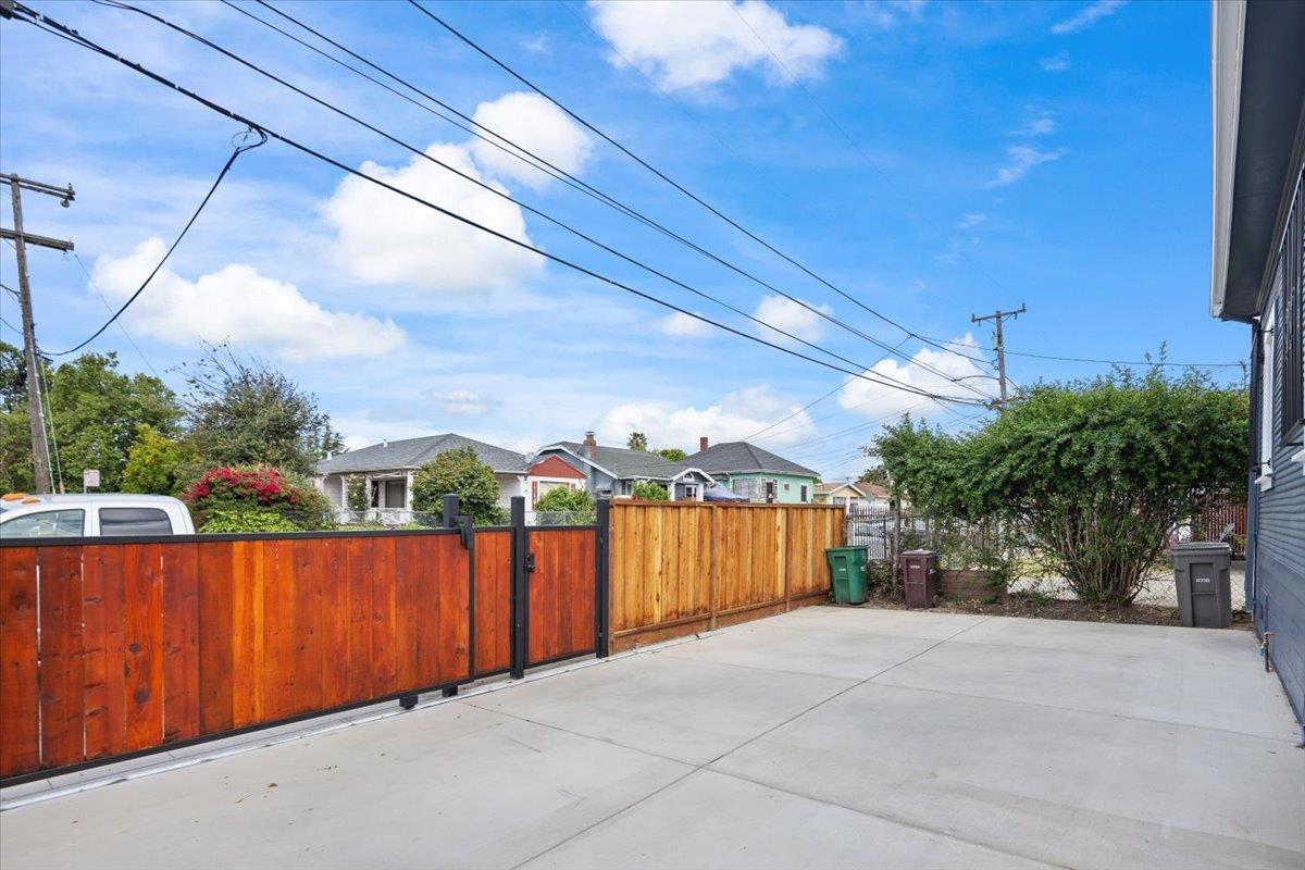 Detail Gallery Image 27 of 31 For 8850 Dowling St, Oakland,  CA 94605 - 2 Beds | 2 Baths