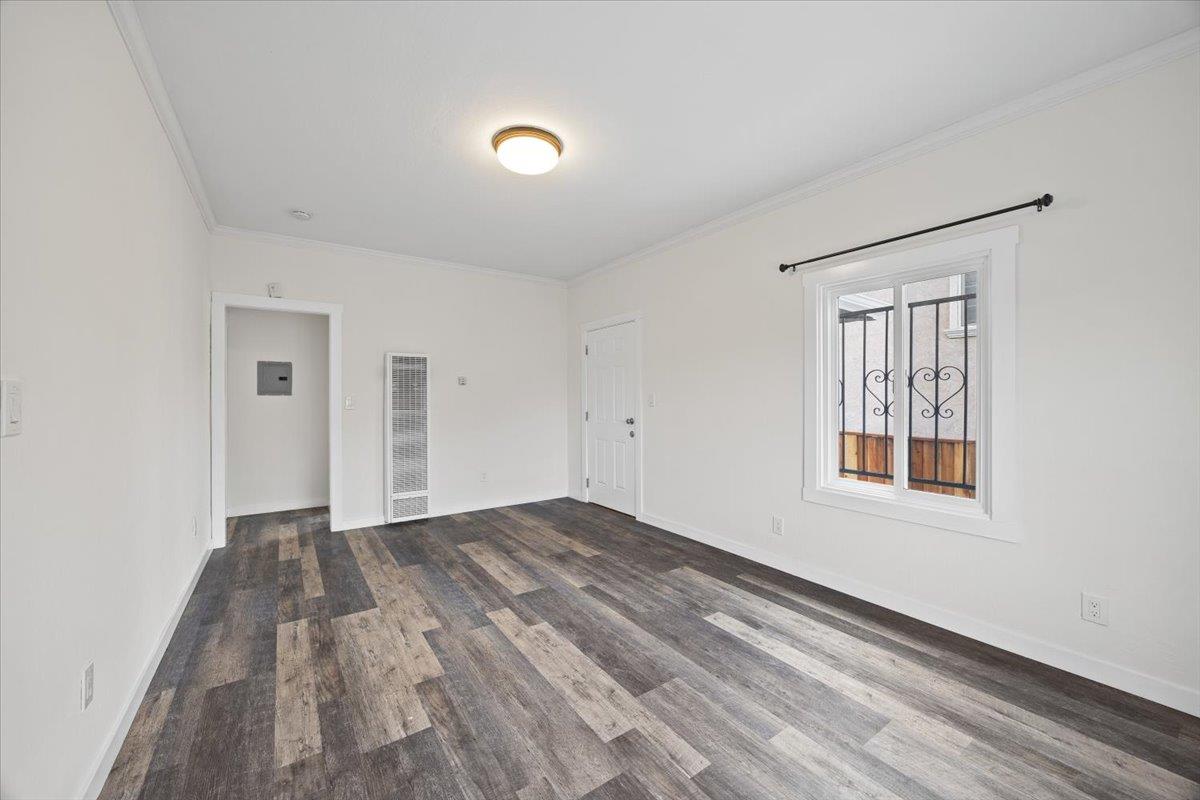Detail Gallery Image 4 of 31 For 8850 Dowling St, Oakland,  CA 94605 - 2 Beds | 2 Baths