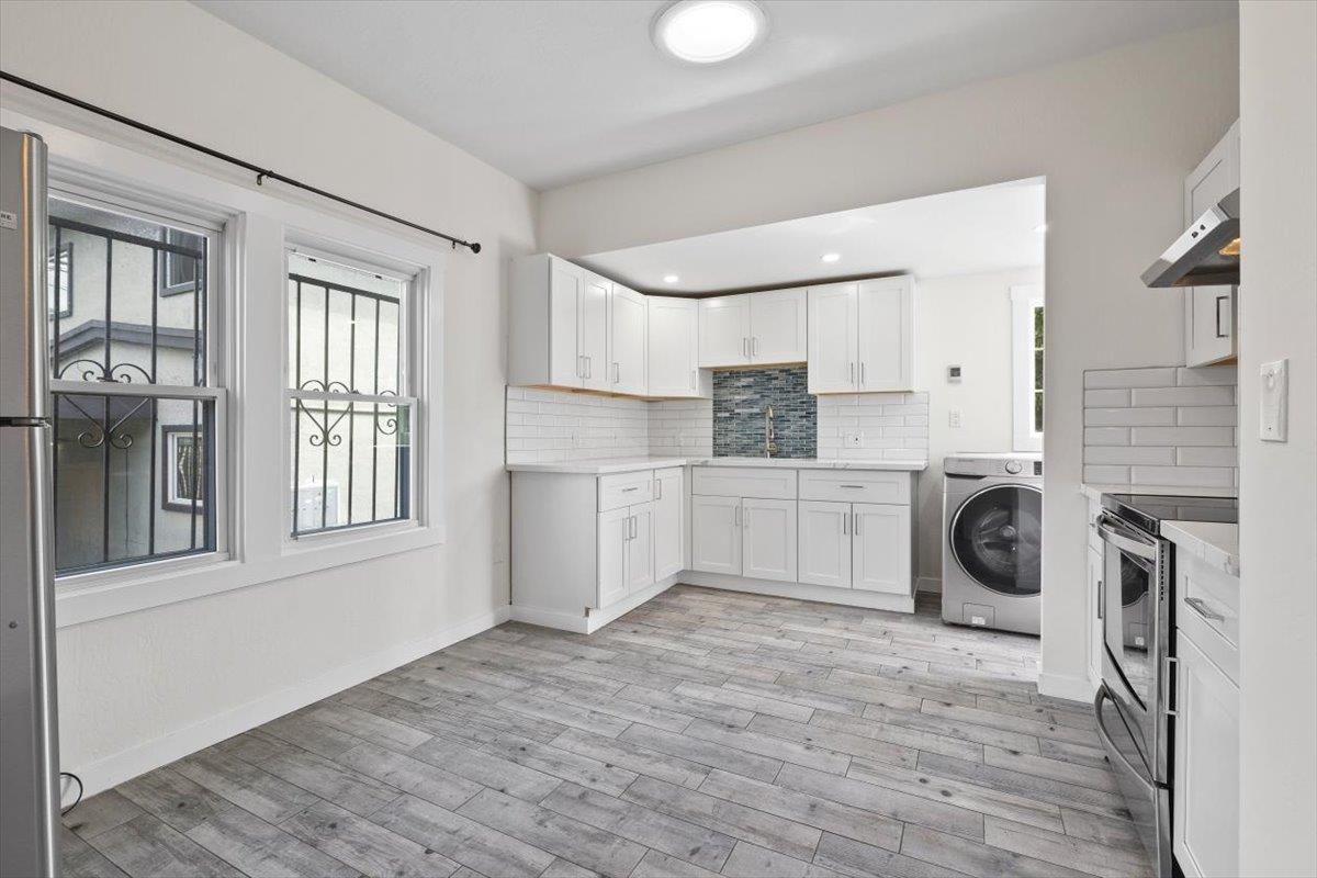 Detail Gallery Image 5 of 31 For 8850 Dowling St, Oakland,  CA 94605 - 2 Beds | 2 Baths