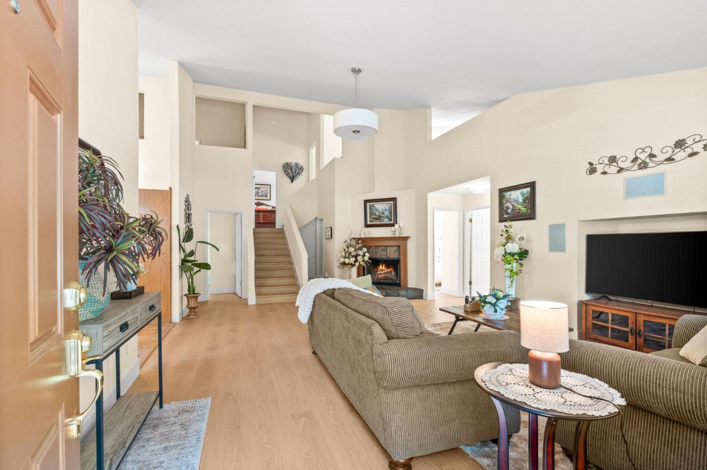 Detail Gallery Image 4 of 38 For 1358 Metcalf Rd, San Jose,  CA 95138 - 3 Beds | 2 Baths