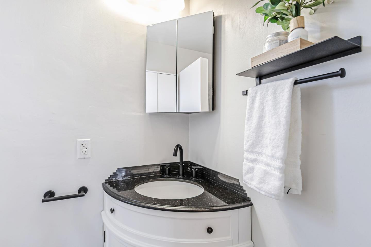 Detail Gallery Image 25 of 51 For 2473 Olive Ave, San Jose,  CA 95128 - 2 Beds | 1 Baths