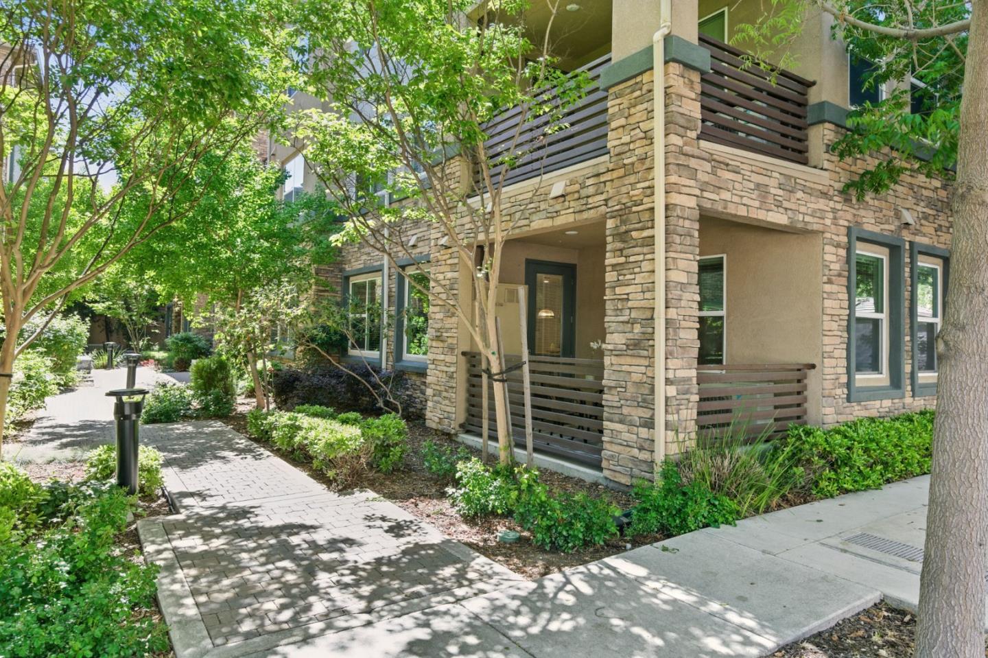 Detail Gallery Image 2 of 23 For 1130 Karby Ter #101,  Sunnyvale,  CA 94089 - 2 Beds | 2 Baths
