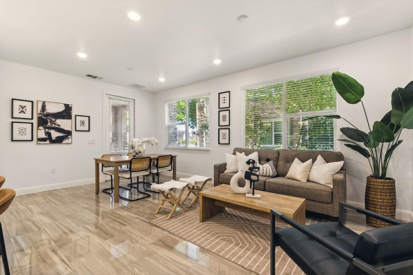 Detail Gallery Image 3 of 23 For 1130 Karby Ter #101,  Sunnyvale,  CA 94089 - 2 Beds | 2 Baths