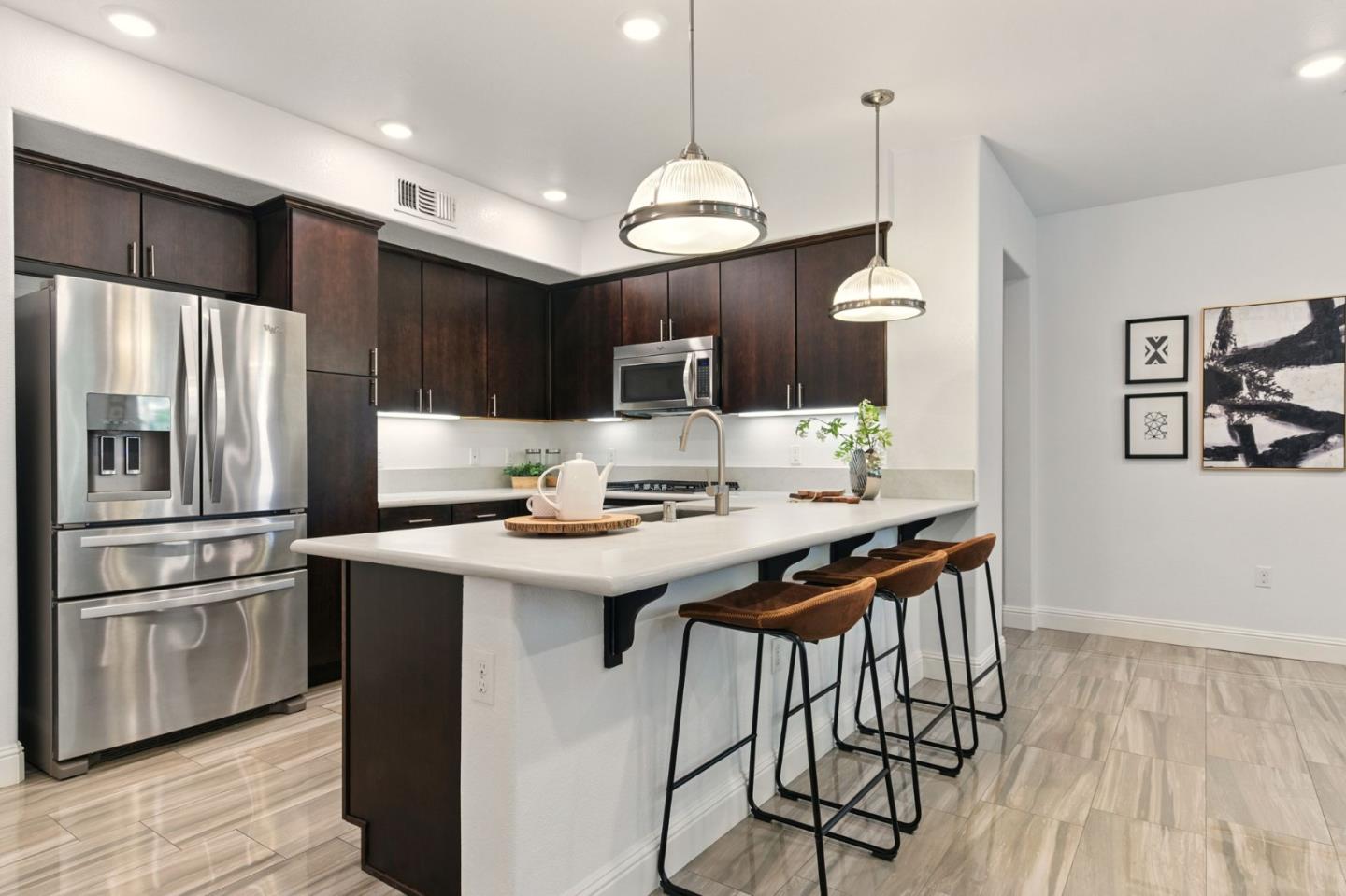 Detail Gallery Image 5 of 23 For 1130 Karby Ter #101,  Sunnyvale,  CA 94089 - 2 Beds | 2 Baths