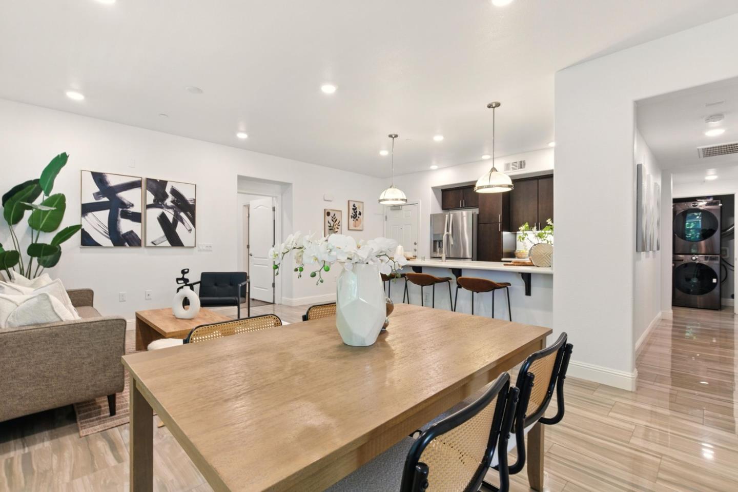 Detail Gallery Image 7 of 23 For 1130 Karby Ter #101,  Sunnyvale,  CA 94089 - 2 Beds | 2 Baths