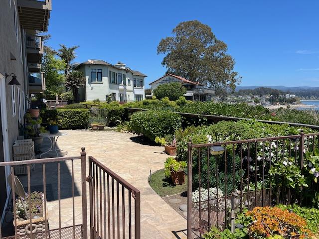 Detail Gallery Image 2 of 13 For 4820 Opal Cliff Dr #103,  Capitola,  CA 95010 - 2 Beds | 1 Baths