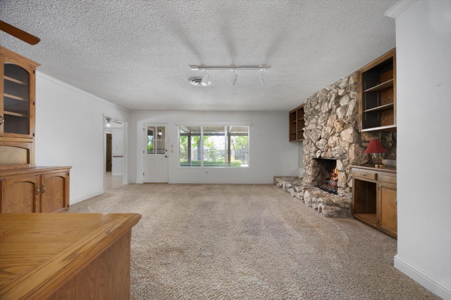 Detail Gallery Image 13 of 69 For 2619 Rio Vista Dr, Bakersfield,  CA 93306 - 3 Beds | 2/2 Baths