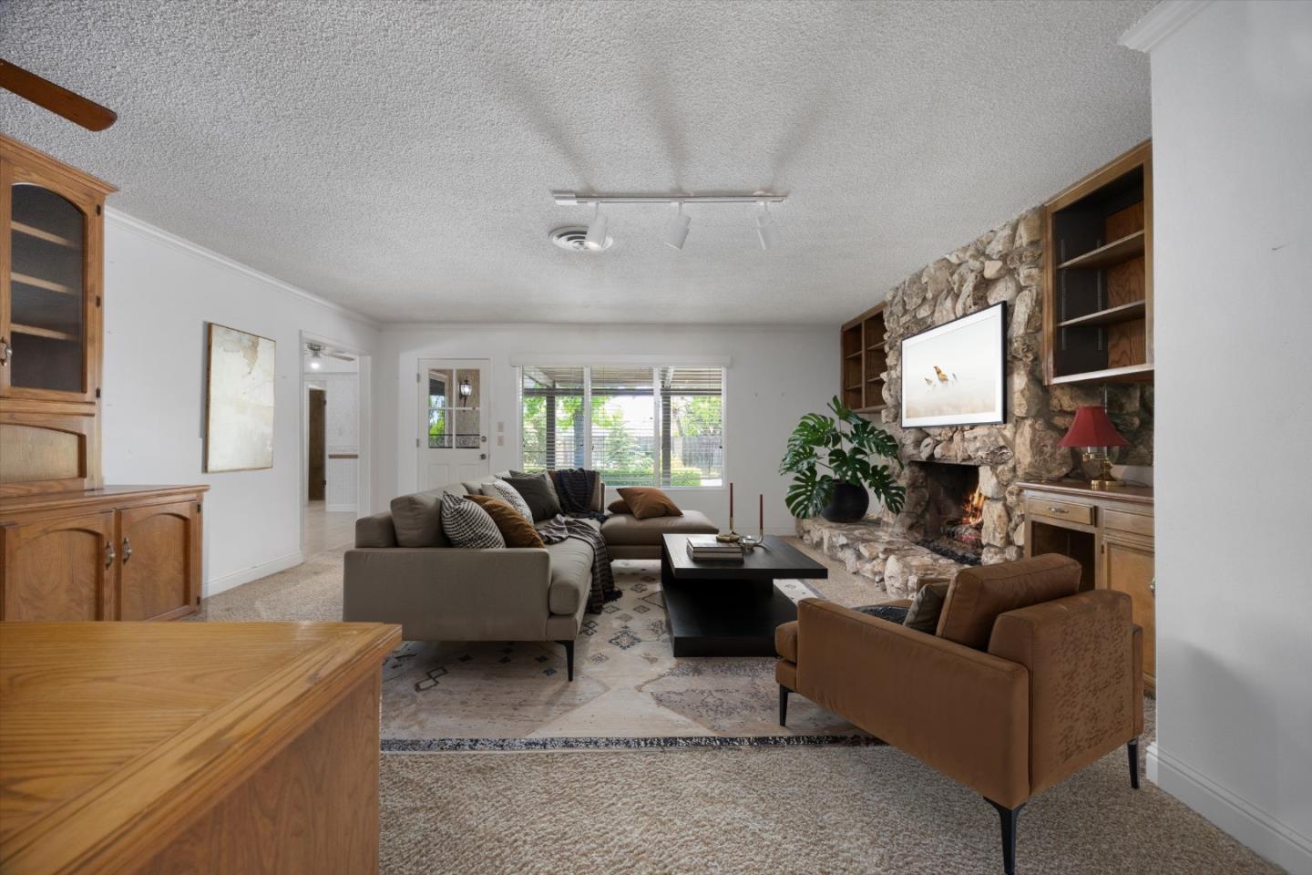 Detail Gallery Image 14 of 69 For 2619 Rio Vista Dr, Bakersfield,  CA 93306 - 3 Beds | 2/2 Baths