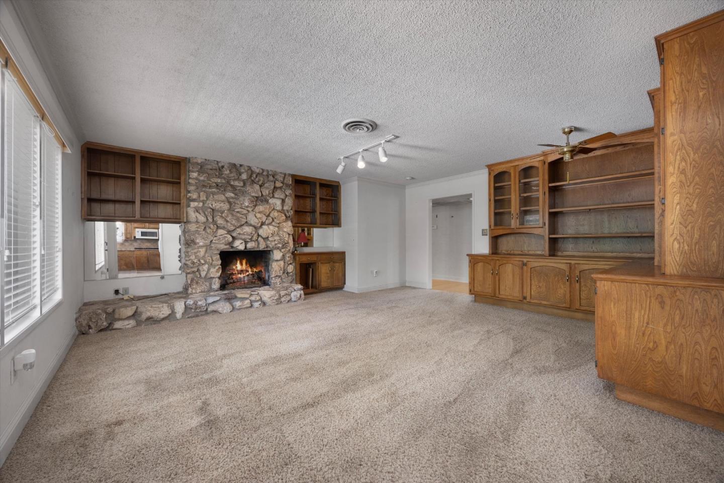 Detail Gallery Image 15 of 69 For 2619 Rio Vista Dr, Bakersfield,  CA 93306 - 3 Beds | 2/2 Baths