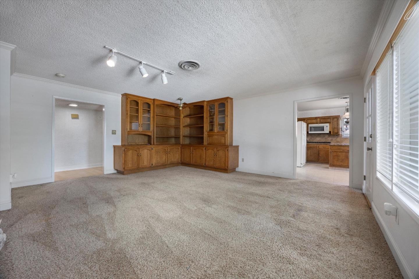 Detail Gallery Image 17 of 69 For 2619 Rio Vista Dr, Bakersfield,  CA 93306 - 3 Beds | 2/2 Baths