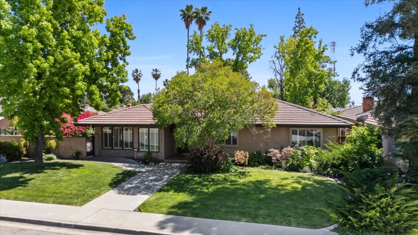 Detail Gallery Image 2 of 69 For 2619 Rio Vista Dr, Bakersfield,  CA 93306 - 3 Beds | 2/2 Baths