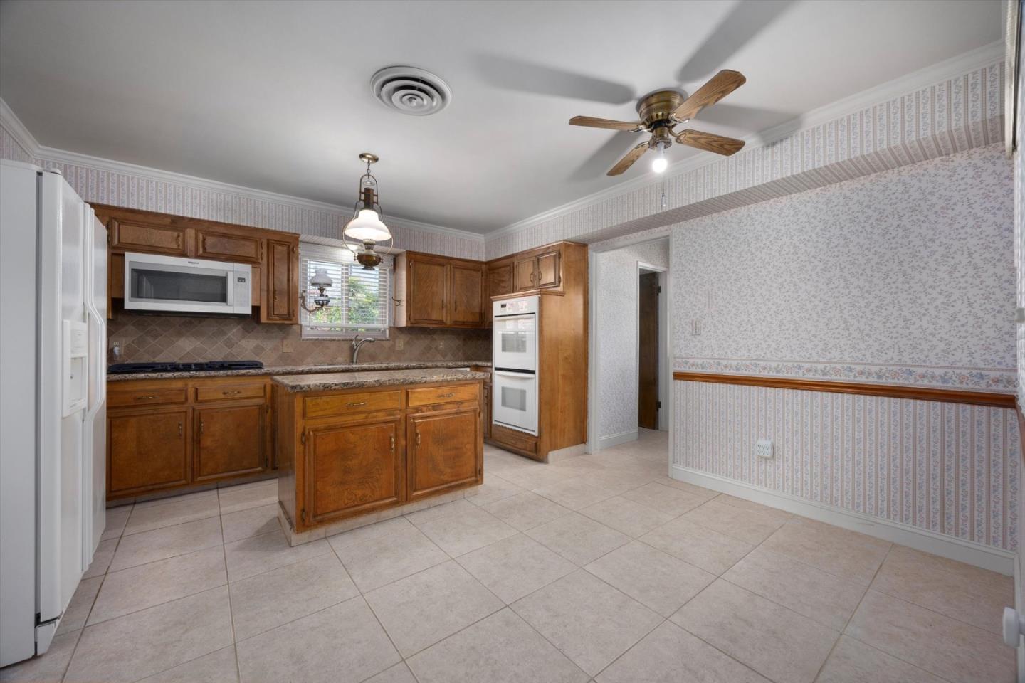 Detail Gallery Image 20 of 69 For 2619 Rio Vista Dr, Bakersfield,  CA 93306 - 3 Beds | 2/2 Baths