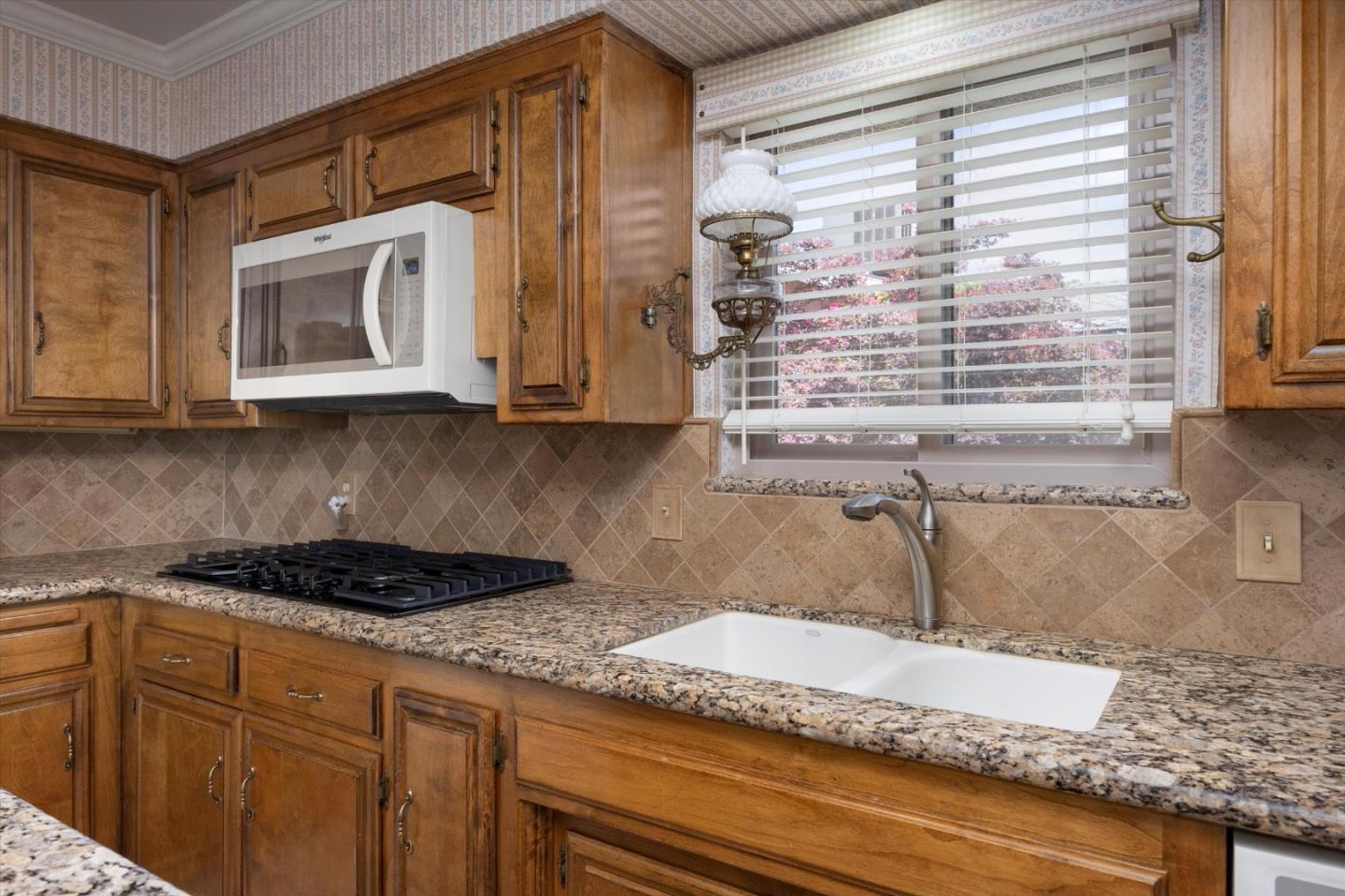 Detail Gallery Image 25 of 69 For 2619 Rio Vista Dr, Bakersfield,  CA 93306 - 3 Beds | 2/2 Baths
