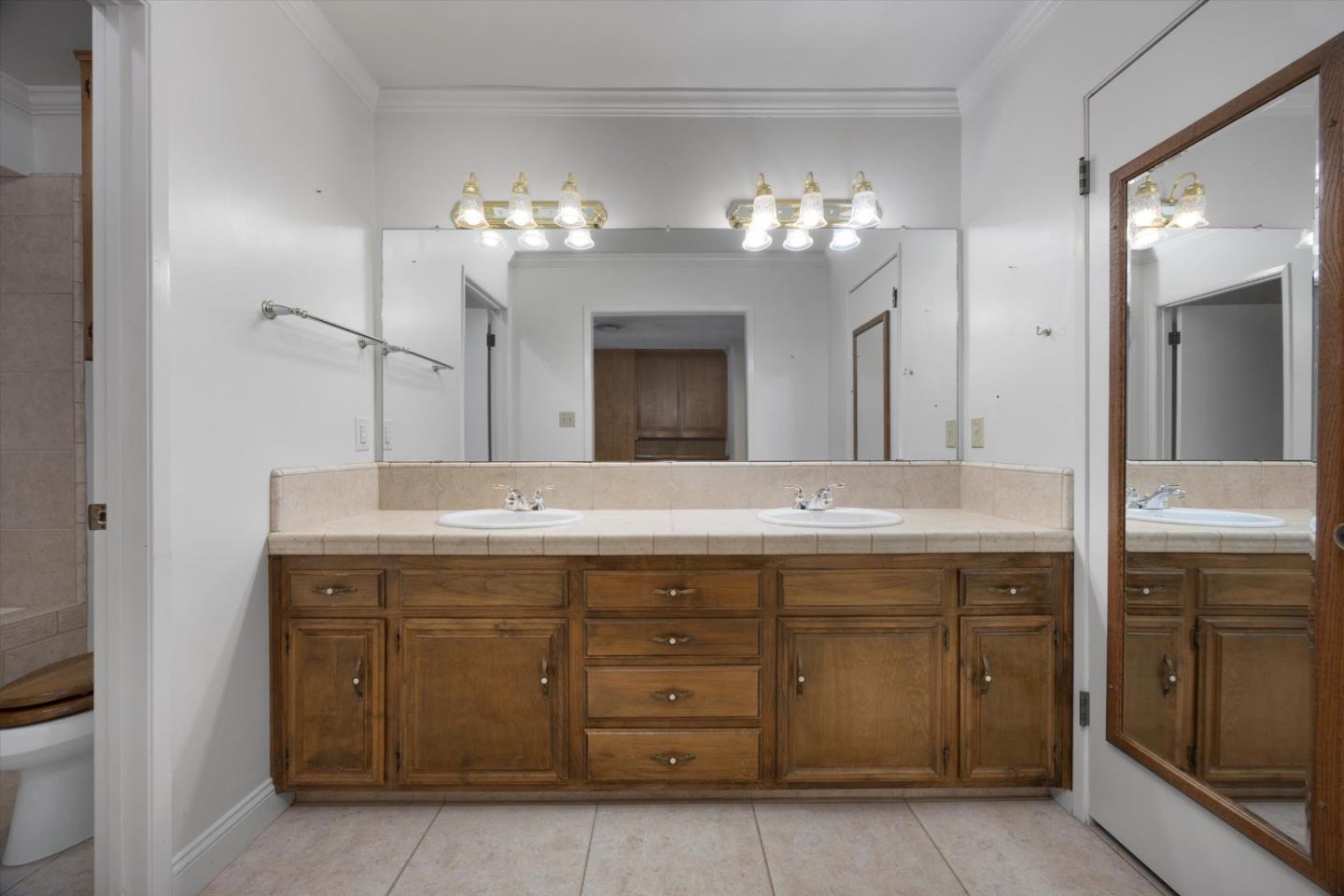 Detail Gallery Image 30 of 69 For 2619 Rio Vista Dr, Bakersfield,  CA 93306 - 3 Beds | 2/2 Baths