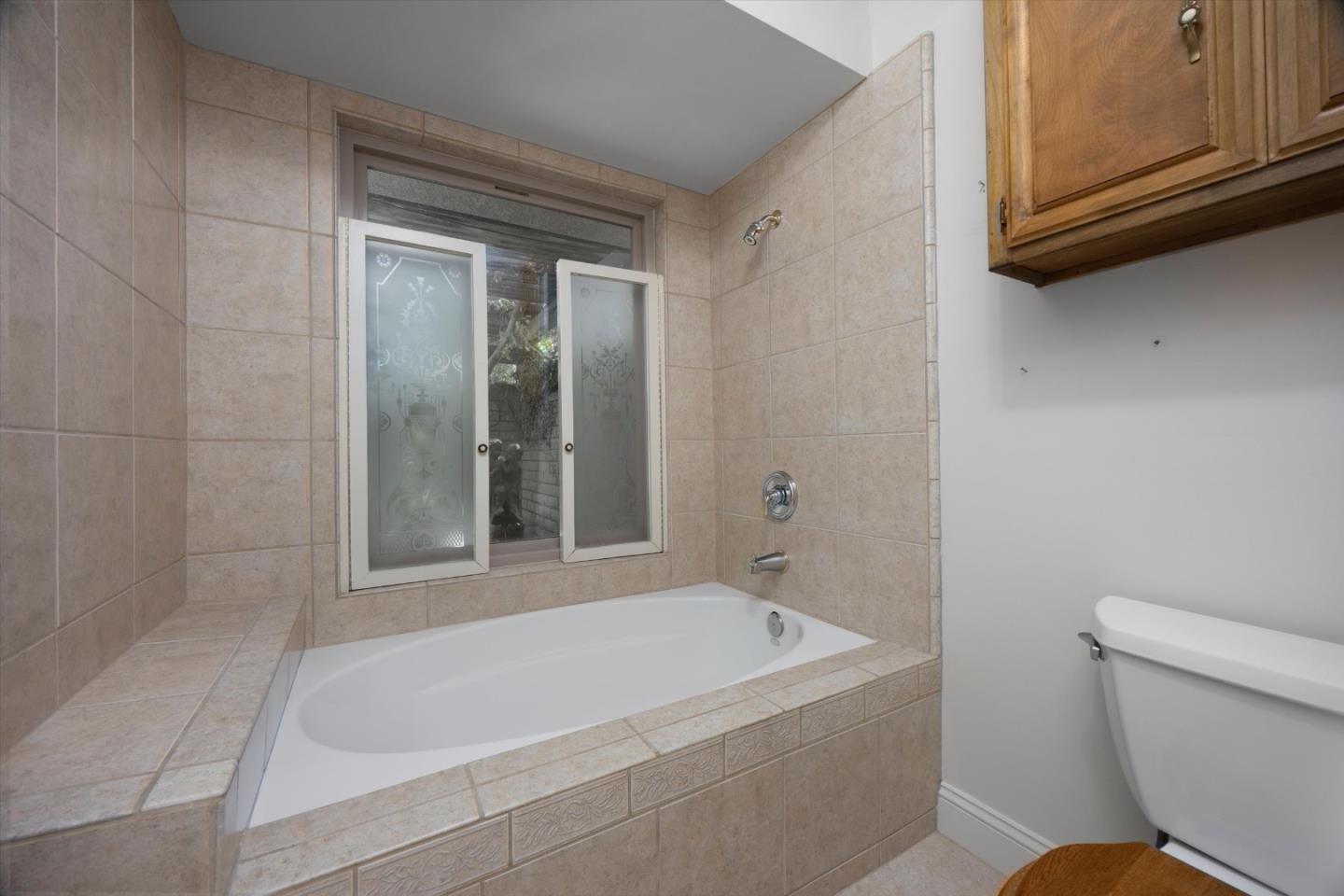 Detail Gallery Image 32 of 69 For 2619 Rio Vista Dr, Bakersfield,  CA 93306 - 3 Beds | 2/2 Baths