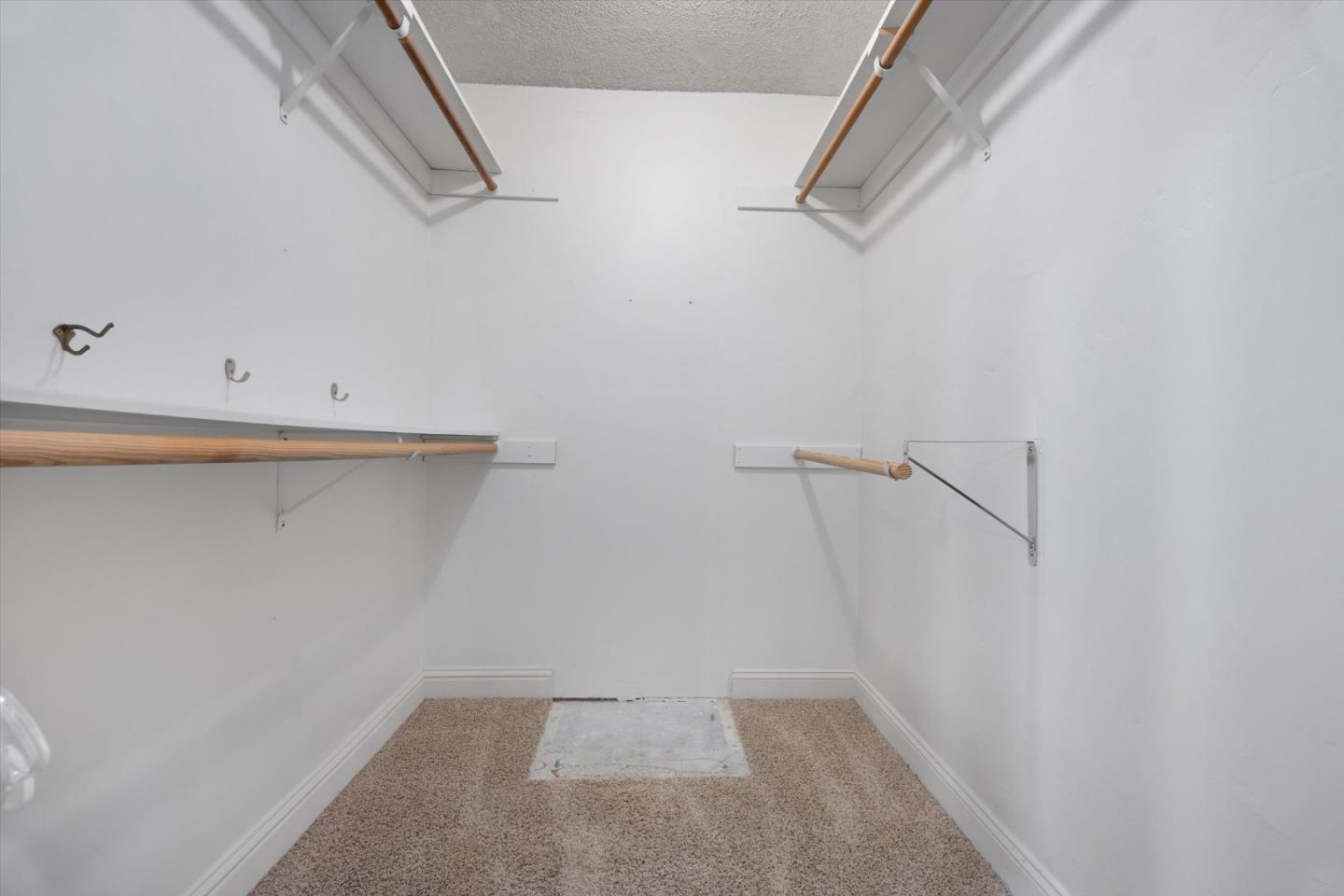Detail Gallery Image 33 of 69 For 2619 Rio Vista Dr, Bakersfield,  CA 93306 - 3 Beds | 2/2 Baths